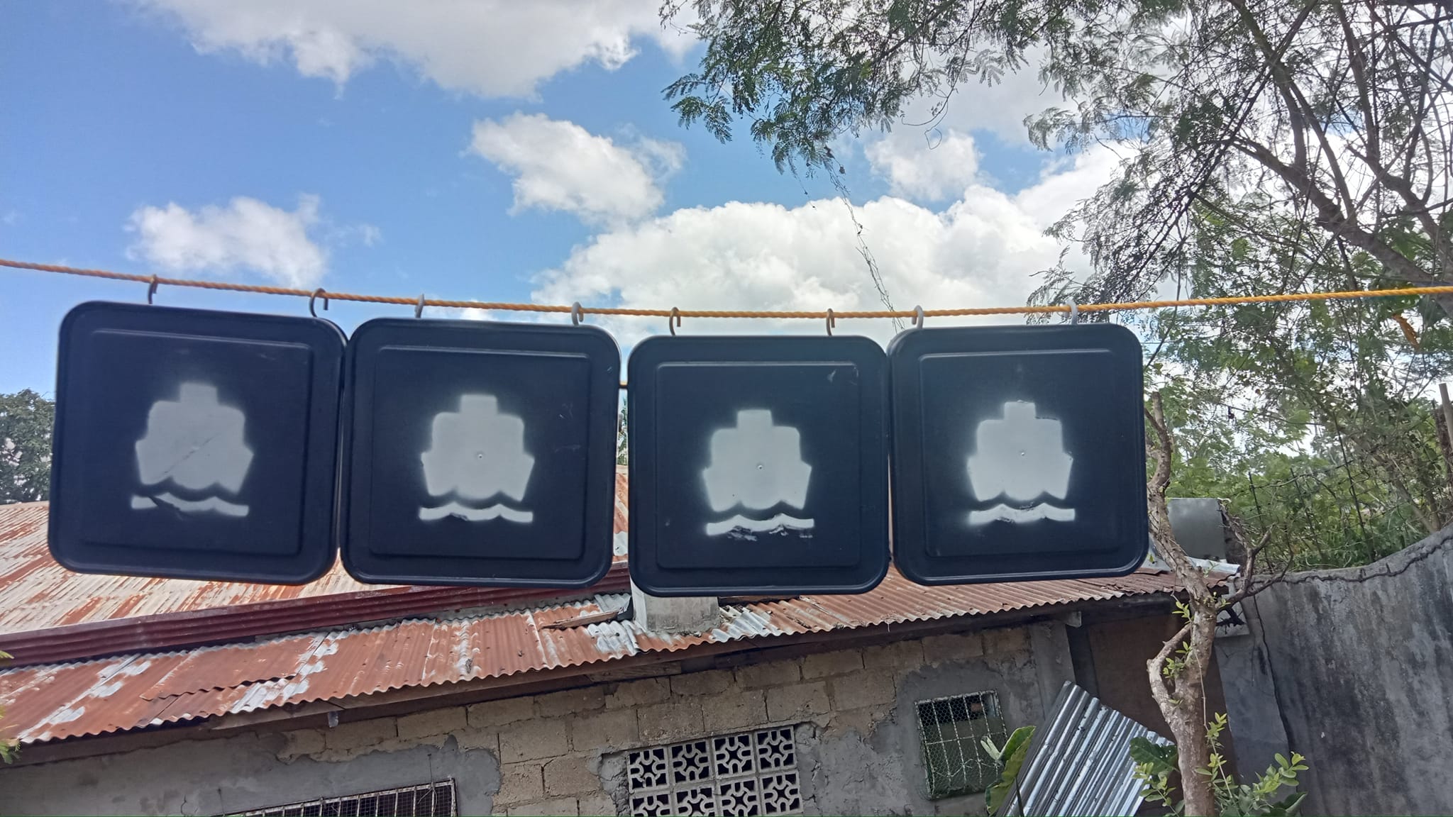 Communication Network Prototype for Monitoring of Small Fishing Boats